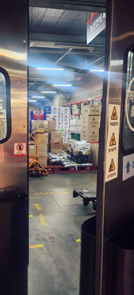 서울의 한 홈플러스 매장 내 이커머스 입고장 입구. 사진= 김수연기자newsnews@dt.co.kr