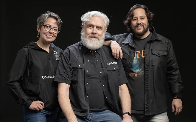 왼쪽부터 다이어 울프를 복원한 콜로설 바이오사이언스의 최고 과학 책임자 베스 샤피로 , 공동 설립자 조지 처치 하버드대 교수, 공동 설립자 겸 대표인 벤저민 램. / 사진 콜로설바이오사이언스