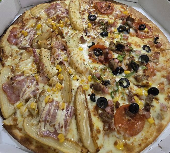 20250427_141556.heic.auto.jpg 하프앤하프 피자