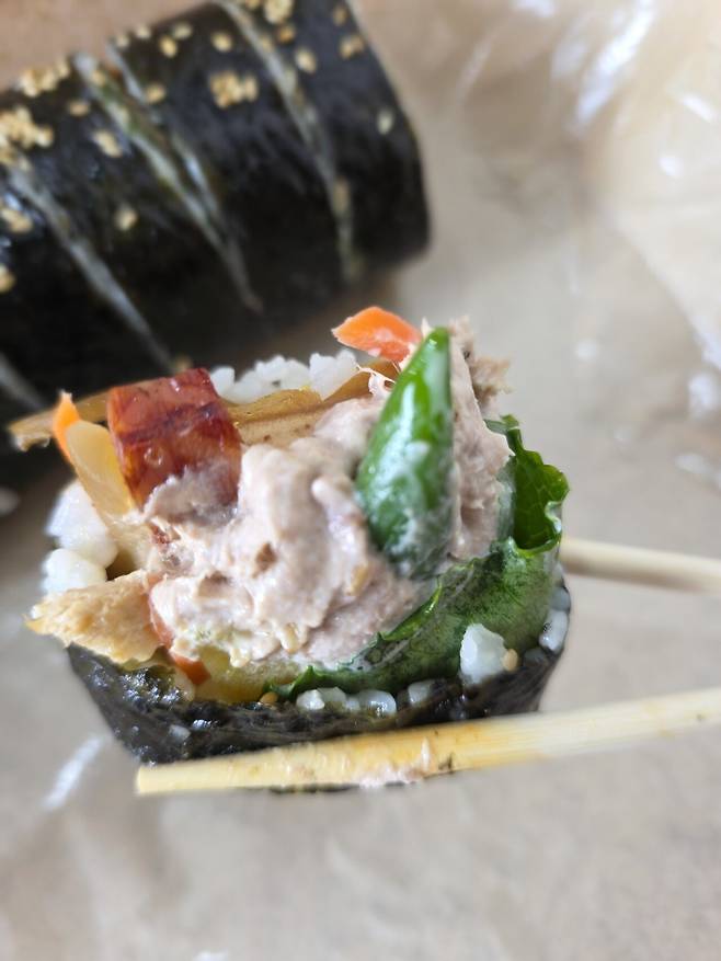 가게 나가면서 김밥 테이큰다운 했슴돠