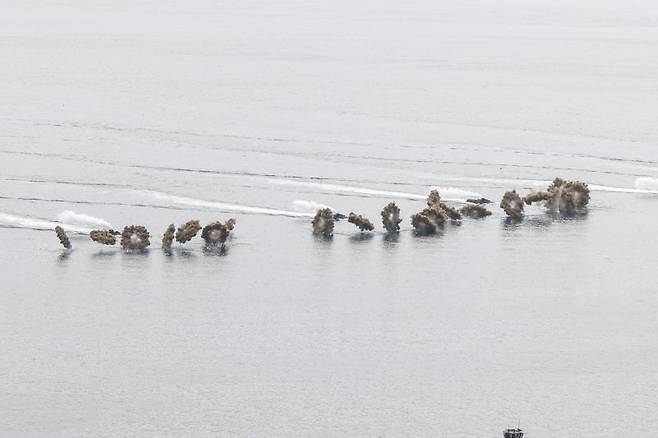 28일 해군 해병대 합동상륙훈련에 상륙돌격장갑차(KAAV)가 해상돌격을 실시하고 있다. 해병대사령부 제공