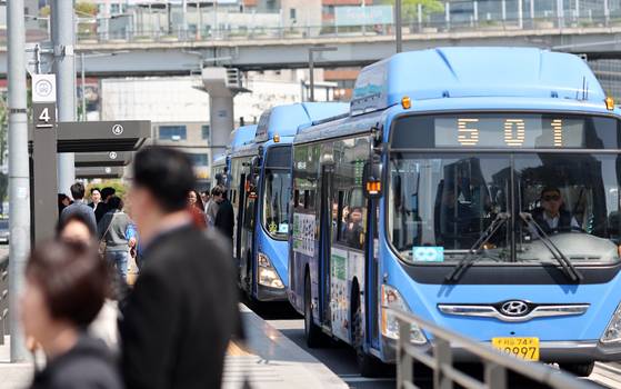 서울 시내버스 노조가 조합원을 대상으로 쟁의행위 찬반 투표를 진행한 결과 쟁의행위를 가결했다. [연합뉴스]