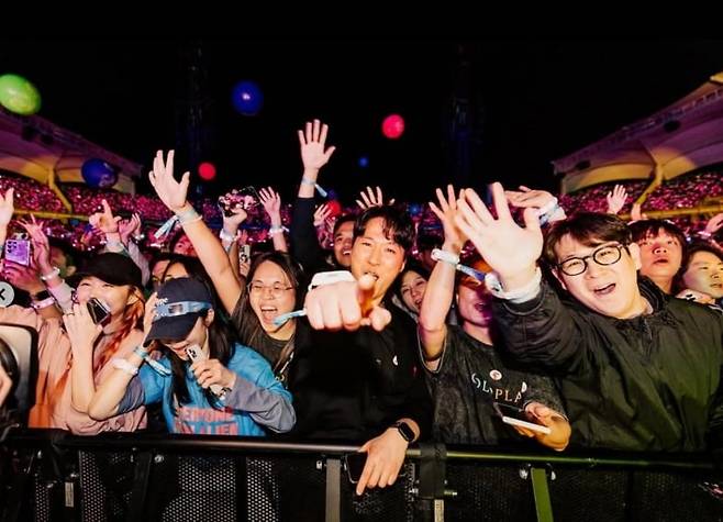 콜드플레이 내한공연에 모인 관객들. ⓒ콜드플레이 공식 인스타그램