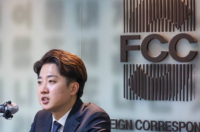 이준석 개혁신당 대선후보가 28일 서울 중구 프레스센터 내 서울외신기자클럽에서 열린 간담회에서 자신의 정책 방향에 관해 설명하고 있다. / 사진=연합뉴스