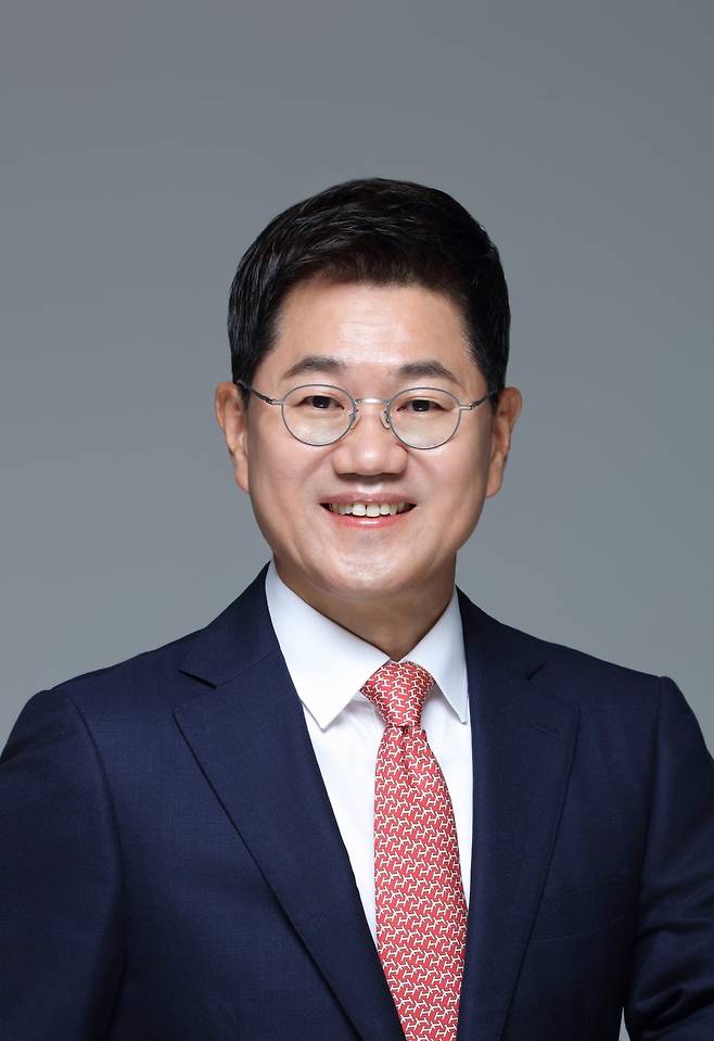 박종문 삼성증권 사장 약력 : 1965년생, 연세대 경영학. KAIST 금융공학 석사. 2011년 삼성생명 지원팀장 상무, 2018년 삼성생명 금융경쟁력제고TF 부사장, 2022년 삼성생명 자산운용부문장 사장, 2024년 삼성증권 대표이사(현)