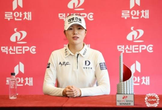 우승 인터뷰하는 김민선