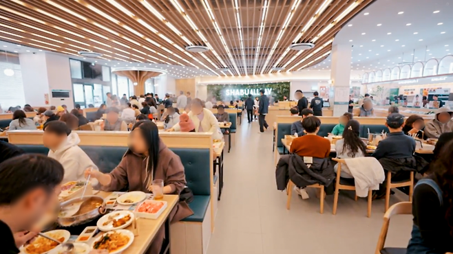 샤브올데이 양주삼숭점에서 고객들이 식사를 즐기는 모습. [사진 출처 = 샤브올데이]