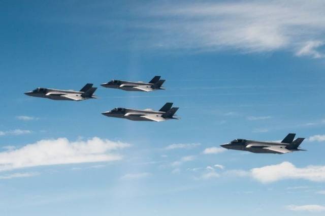 F-35A가 편대비행하는 모습. 공군 제공