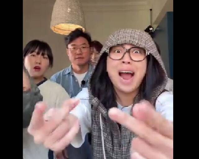 이영지가 '뿅뿅 지구오락실' 출연자들과 릴스를 찍고 있다. / 이영지 소셜미디어 캡처