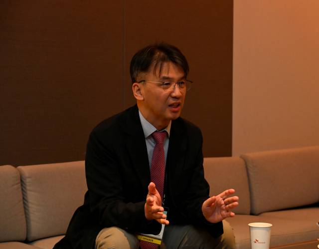 이경복 대한뇌졸중학회 정책이사가 필수·지역의료 분야 인력난에 대해 설명하고 있다. 안경진 기자