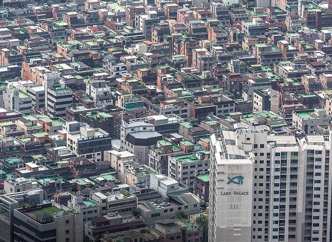 2024년 8월23일 서울 송파구 롯데월드타워에서 바라본 서울 아파트 단지 및 주택가 ⓒ시사저널 최준필