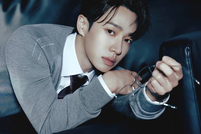그룹 하이라이트 이기광. 어라운드어스 제공