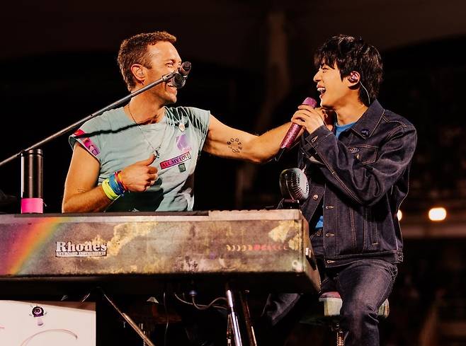 "함께 노래해줘서 고마워요♥" 콜드플레이가 공개한 韓 콘서트 순간 with 방탄소년단 진