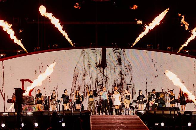 트와이스 콜드플레이 스페셜 게스트 공연 이미지 /사진제공=JYP엔터테인먼트