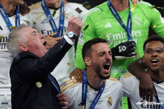 챔피언스리그 우승 후 포효하는 안첼로티(왼쪽) 감독. /AFPBBNews=뉴스1