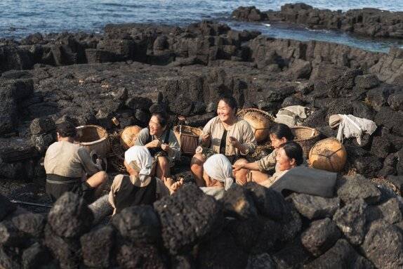 드라파 ‘폭싹 속았수다’에 등장하는 해녀들.&nbsp; 넷플릭스 제공