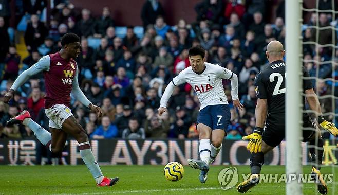 애스턴 빌라를 상대로 골을 터뜨리는 토트넘 손흥민 [EPA=연합뉴스 자료사진]