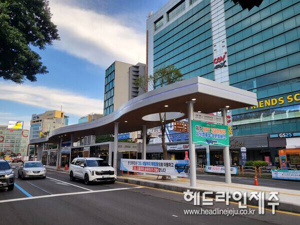 제주시 서광로 섬식정류장.