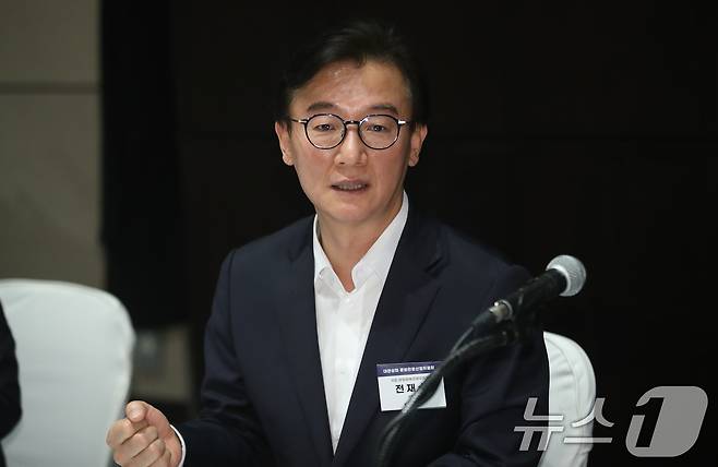 전재수 더불어민주당 소속 국회 문화체육관광위원회 위원장이 21일 오전 서울 영등포구 여의도 콘래드호텔에서 열린 국회 문체위원장 초청 대한상의 문화관광산업위원회 회의애서 인사말을 하고 있다. 2024.11.21/뉴스1 ⓒ News1 임세영 기자