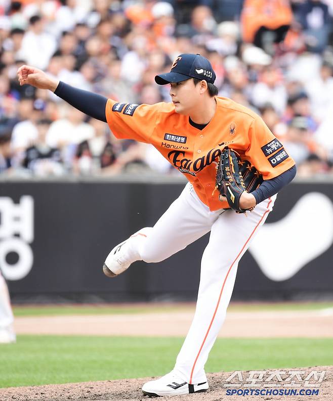 27일 대전 한화생명볼파크에서 열린 한화와 KT의 경기. 8회 투구하는 한화 한승혁.