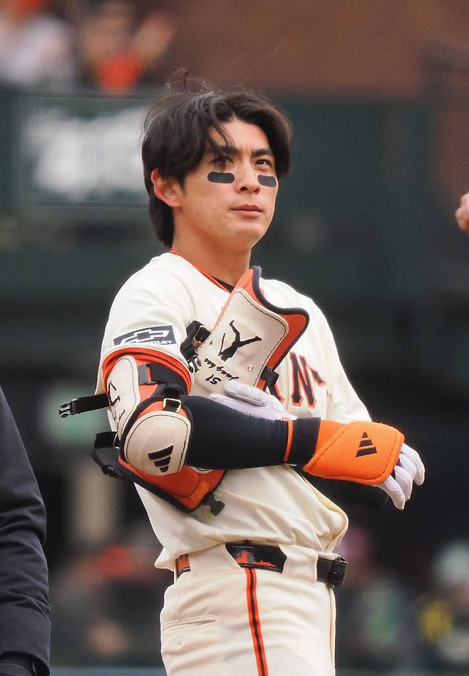 Apr 24, 2025; San Francisco, California, USA;  San Francisco Giants center fielder Jung Hoo Lee (51) on second base after hitting an RBI double against the Milwaukee Brewers during the first inning at Oracle Park. Mandatory Credit: Kelley L Cox-Imagn Images







<저작권자(c) 연합뉴스, 무단 전재-재배포, AI 학습 및 활용 금지>