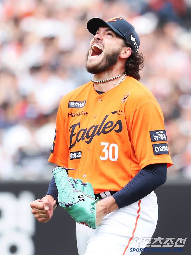 27일 대전 한화생명볼파크에서 열린 한화와 KT의 경기. 7회 투구를 마치고 포효하는 한화 선발 폰세. 대전=송정헌 기자songs@sportschosun.com/2025.04.27/