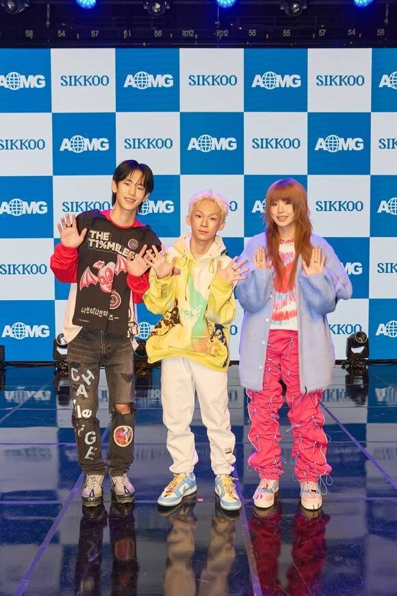 힙합 그룹 식구가 29일 앨범 '간(間)' 발매 쇼케이스를 개최하고 "대중이 듣고 느껴지는 한국적인 것을 담고 싶었다", "겉멋 없이 있는 그대로 표현하는 팀"이라고 밝혔다. 왼쪽부터 요시 구민재 200. /AOMG