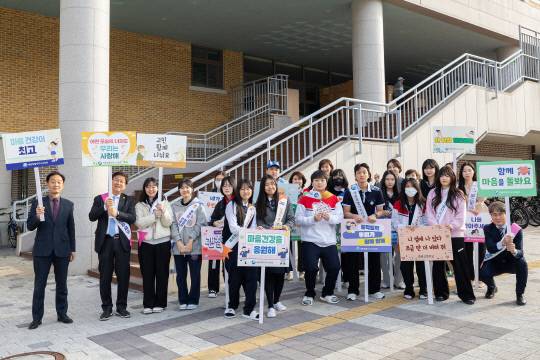 세종교육청은 새학기 마음건강교육주간을 맞아 '등굣길 마음건강 홍보 활동'에 나섰다. 세종교육청 제공
