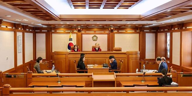 김형두 헌법재판소장 권한대행과 김복형 헌법재판관이 29일 서울 종로구 헌법재판소에서 열린 손준성 대구고검 차장검사(검사장)의 탄핵심판 2차 변론준비기일에 참석해 자리하고 있다. /사진=뉴스1