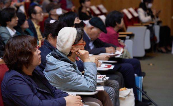 헬스조선 건강콘서트에 참여한 청중들이 성조숙증 강의를 듣고 있다./사진=신지호 기자