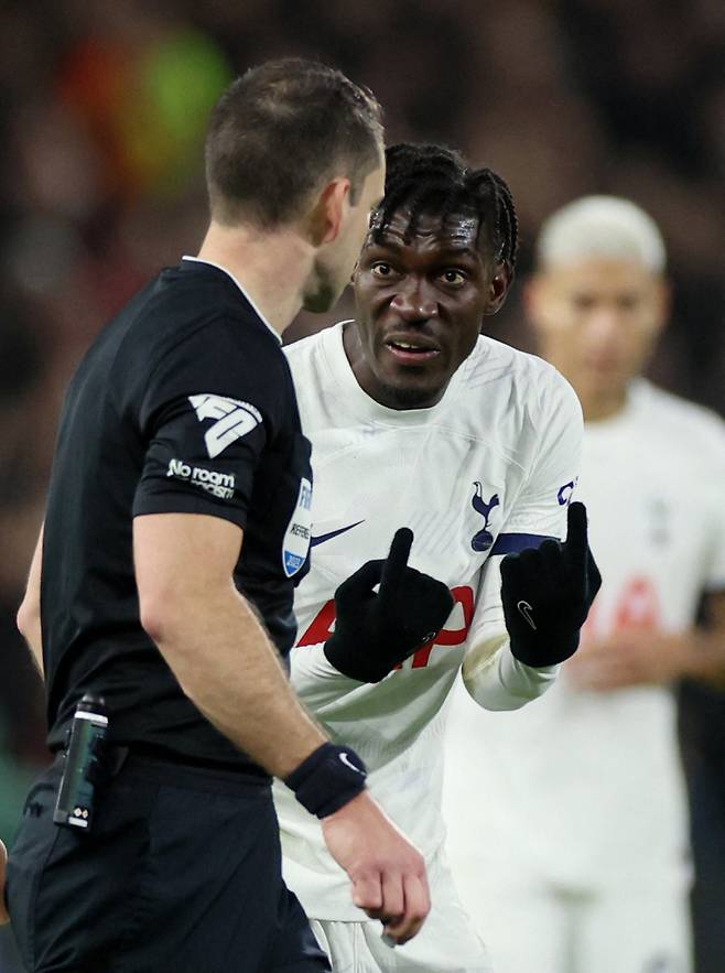 비수마는 노팅엄전 퇴장으로 팬들의 비난을 피하지 못하고 있다. 사진=로이터 연합뉴스