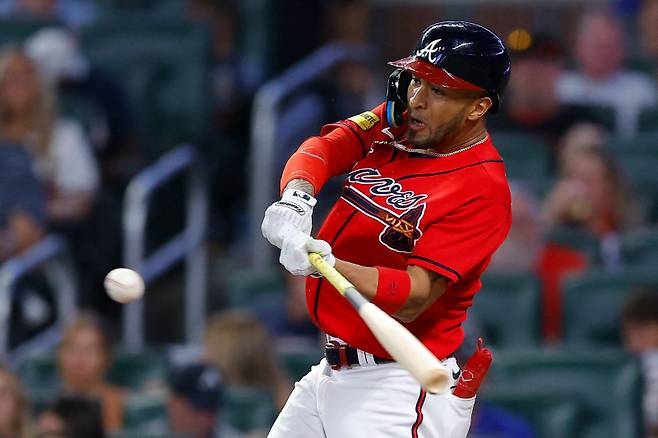 <yonhap photo-1268="">애틀랜타 시절 타격하는 에디 로사리오. [AFP=연합뉴스]</yonhap>