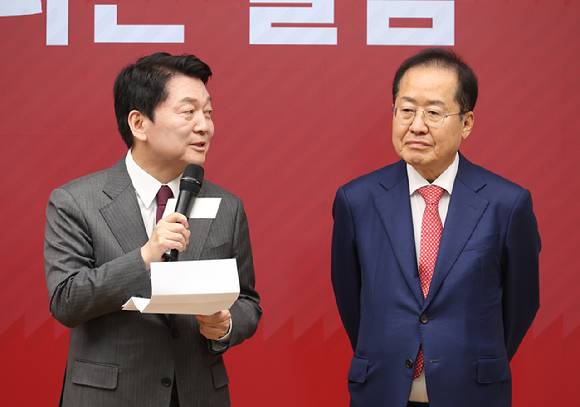 29일 서울 여의도 국민의힘 당사에서 열린 제21대 대통령 후보자 국민의힘 3차 경선 진출자 발표 행사에서 안철수 후보가 탈락 결과에 대한 소감을 밝히고 있다. 2025.4.29 [국회사진기자단] [사진=연합뉴스]