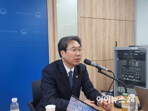 최장혁 개인정보보호위원회 부위원장이 29일 오후 정부서울청사에서 정례 브리핑을 진행하고 있다. [사진=윤소진 기자]