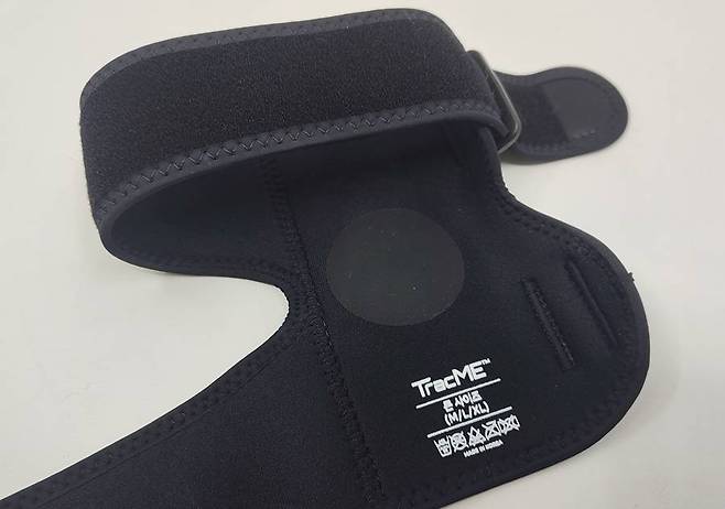 조절 밴드로 팔뚝, 허벅지/종아리 두께에 맞춰 조절할 수 있다 / 출처=IT동아