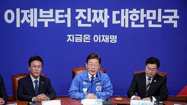 이재명 더불어민주당 대선 후보가 어제(28일) 국회에서 열린 당 최고위원회의에 참석한 모습 (사진, 더불어민주당)