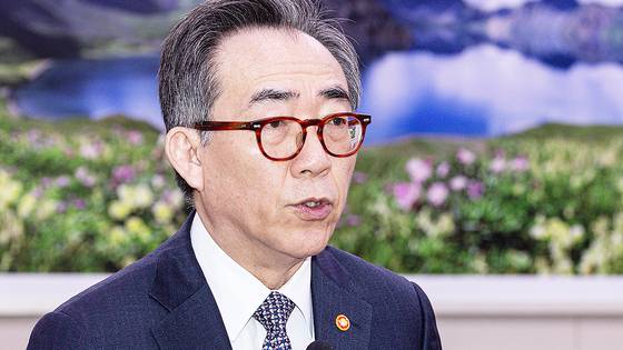 조태열 외교부 장관이 24일 오전 서울 여의도 국회에서 열린 제424회 국회(임시회) 외교통일위원회 제2차 전체회의에서 2025년도 제1회 추가경정예산안(정부) 통과에 대한 인사말을 하고 있다. 뉴스1