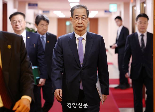 한덕수 대통령 권한대행 겸 국무총리가 29일 정부서울청사에서 열린 국무회의에 참석하고 있다. 대통령실사진기자단