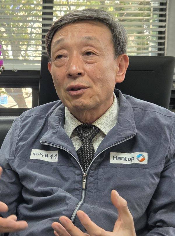 하상경 한탑 대표가 공장 이전에 대해 설명하고 있다. 박호걸 기자