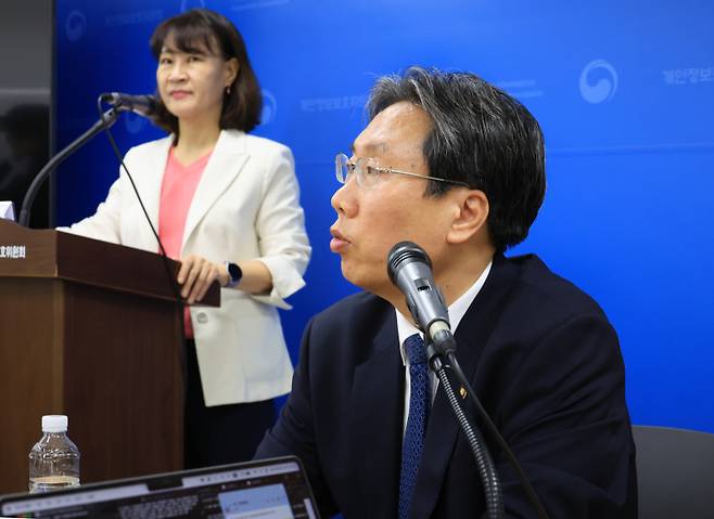 최장혁 개인정보보호위원회 부위원장이 29일 서울 종로구 정부서울청사에서 출입기자단 4월 정례브리핑을 하고 있다. 연합뉴스&nbsp;