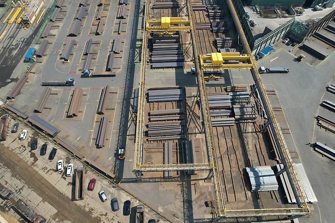 조업 중단 한 달 만인 30일 재가동되는 현대제철 인천공장 모습. 이충우 기자