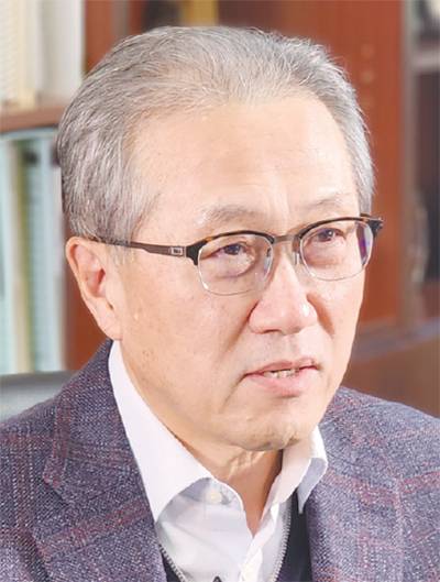 1953년생/ 연세대 생화학과/ 미국 퍼듀대 생화학 박사/ LG화학(LG생명과학) 연구원/ 한화케미칼 개발본부장/ 바이넥스 부회장/ 2008년 알테오젠 창업/ 2010년 알테오젠 대표(현)