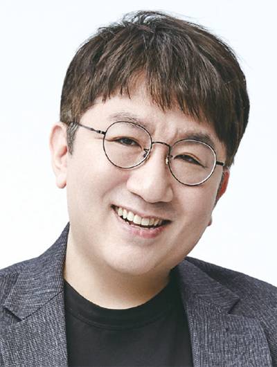 1972년생/ 서울대 미학과/ 2001년 JYP엔터테인먼트 공동 설립/ 2005년 빅히트엔터테인먼트 대표/ 2021년 하이브 이사회 의장(현)