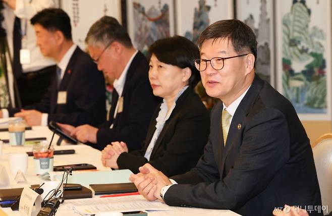 (서울=뉴스1) 허경 기자 = 이기일 보건복지부 제1차관이 29일 서울 종로구 정부서울청사에서 열린 제2차 장기요양위원회 회의에서 모두발언을 하고 있다. 2025.4.29/뉴스1  Copyright (C) 뉴스1. All rights reserved. 무단 전재 및 재배포,  AI학습 이용 금지. /사진=(서울=뉴스1) 허경 기자