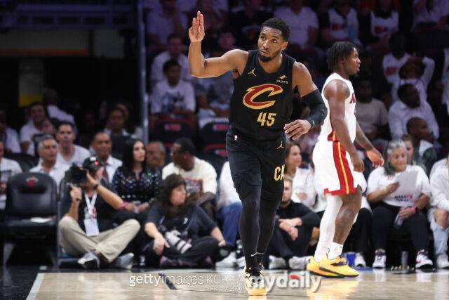 3점슛을 성공하고 세리머니하는 미첼. /게티이미지코리아