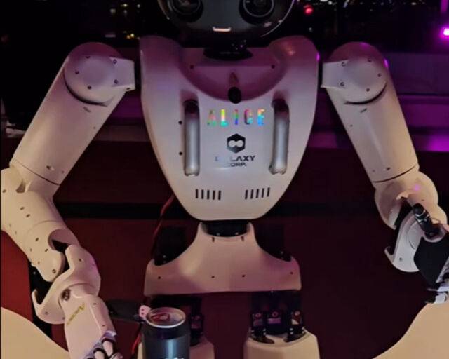 지드래곤의 하이볼은 500ml 용량에 알코올 4.5도로 알려져 있다. / 온라인 커뮤니티 캡처