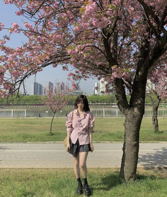 강민경 소셜 계정 캡처