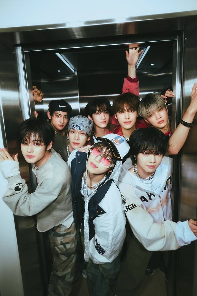 유나이트의 새 타이틀곡은 뉴잭스윙 장르의 '록 스테디'다. 브랜뉴뮤직 제공