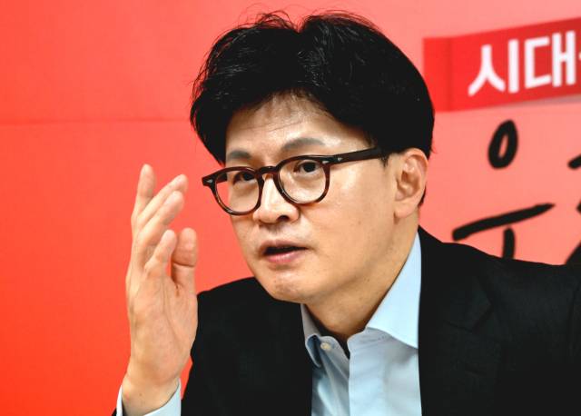 한동훈 국민의힘 대선 예비후보가 28일 서울 여의도 캠프 사무실에서 서울경제신문과 인터뷰를 하고 있다. 성형주 기자