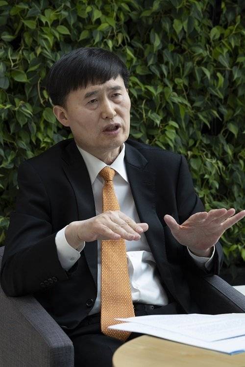 조홍균 고려대 행정전문대학원 교수는 “한국 경제의 난제를 타개하려면 종합적 관점에서 경제정책을 수립하는 역량을 갖춘 차기 정부가 집권해야 한다”고 강조했다. 조영철 기자